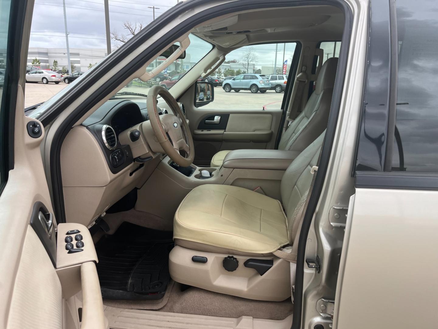 2004 GOLD /TAN Ford Expedition XLT 4.6L 2WD (1FMRU15W54L) with an 4.6L V8 SOHC 16V engine, 4-Speed Automatic Overdrive transmission, located at 14700 Tomball Parkway 249, Houston, TX, 77086, (281) 444-2200, 29.928619, -95.504074 - Photo#8